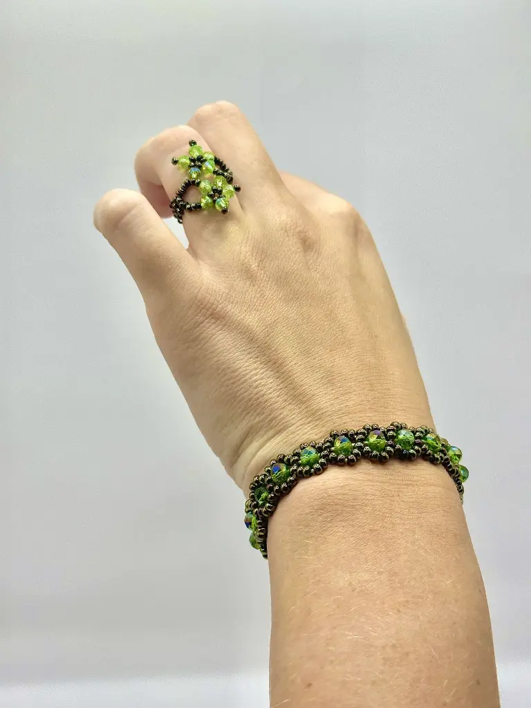 Green Light Armband 3.webp