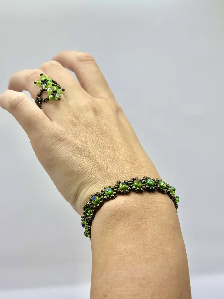Green Light Armband.webp